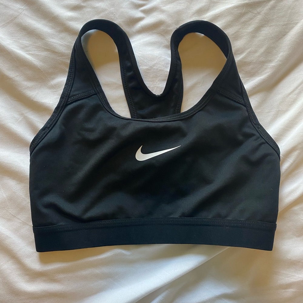 black nike sports bra